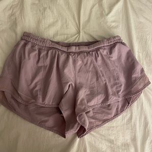 Lululemon Hotty Hot low- rise lined short 2.5
